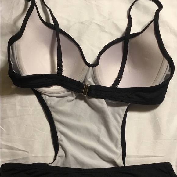 Monokini - Picture 3 of 3